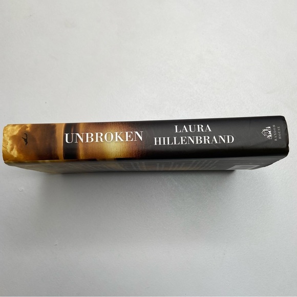 LAURA HILLENBRAND Hardcover UNBROKEN - Picture 7 of 9